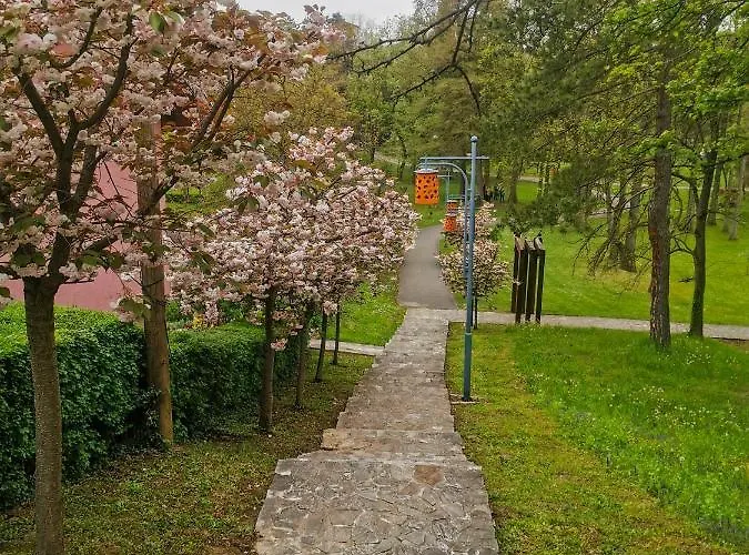 Japanski Vrt, Centar 公寓